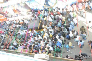 1 Nenokkadine Hungama at RTC Cross Roads